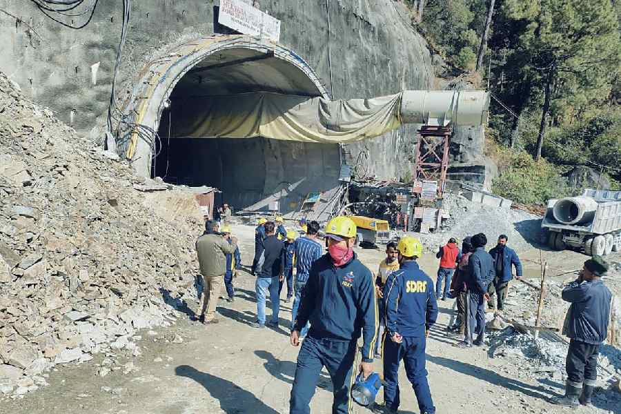 PLAY948-資訊情報-印度隧道坍塌 40人被困七天 救援無進展