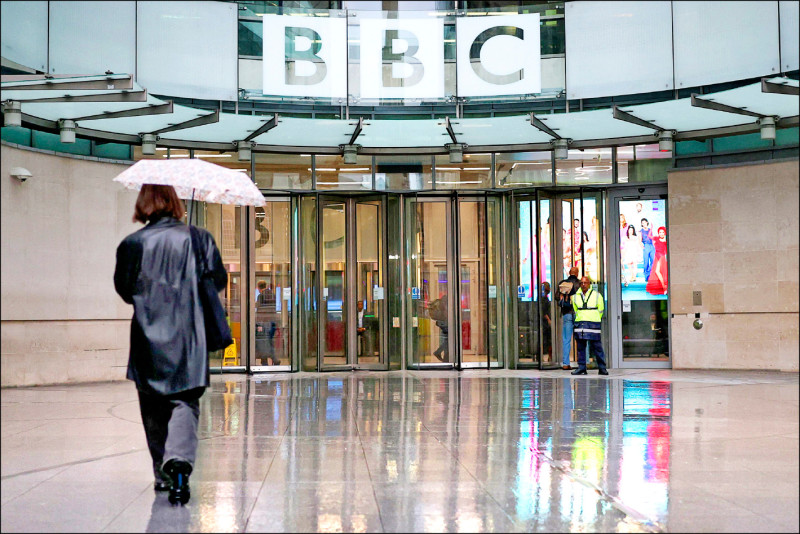 PLAY948-熱門新聞-💣 世紀醜聞！ 英國BBC記者驚爆**「美人計」色誘高官！遭懷疑是「雙面共諜」！情報界全面戒備**！