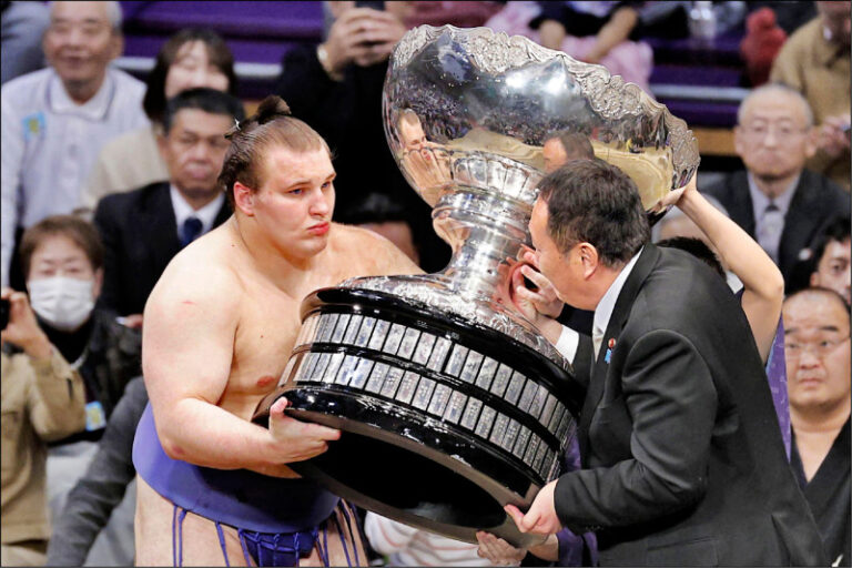 PLAY948-熱門新聞【奇蹟上位】烏克蘭力士流亡日本！相撲界爆冷奪冠：為戰爭中的家鄉而戰！