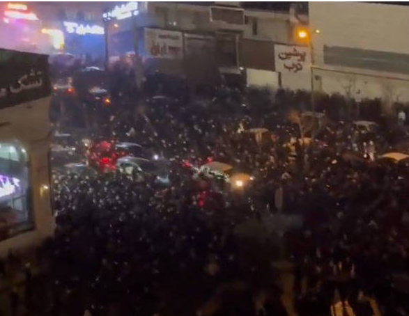 伊朗獨裁政權要垮了？美聯社揭露「4大致命弱點」：統治根基已在動搖