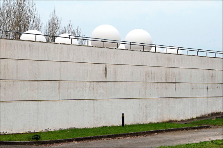 PLAY948-熱門新聞-獵殺星鏈數據！法國情報局重拳出擊，4名中國間諜竊密當場被逮！