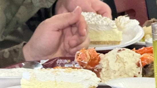 PLAY948-熱門新聞-美軍餐廳出現「牛排龍蝦」代表要開戰了？網瘋傳恐怖「斷頭餐」迷思，真相曝光：原來我們都被騙了！