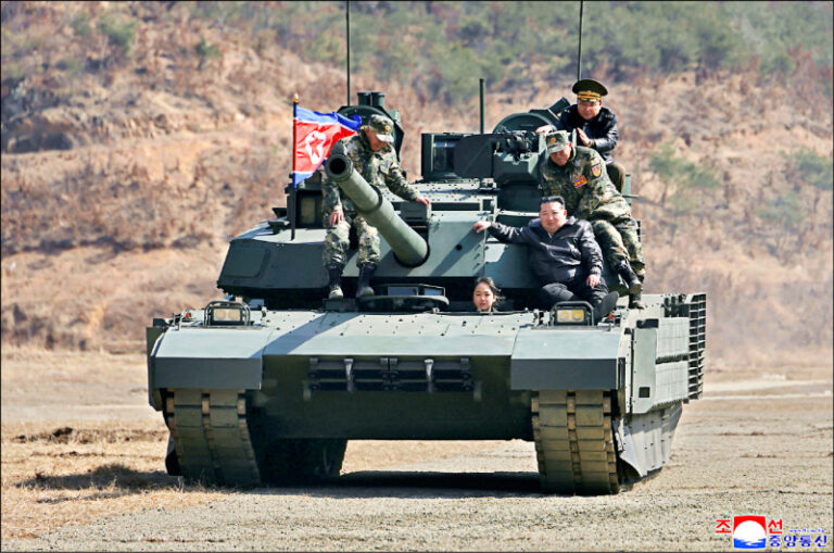 PLAY948-熱門新聞-【坦克公主】金正恩愛女親自駕坦克亮相！南韓情報：北韓正加速「金主愛」接班計畫！