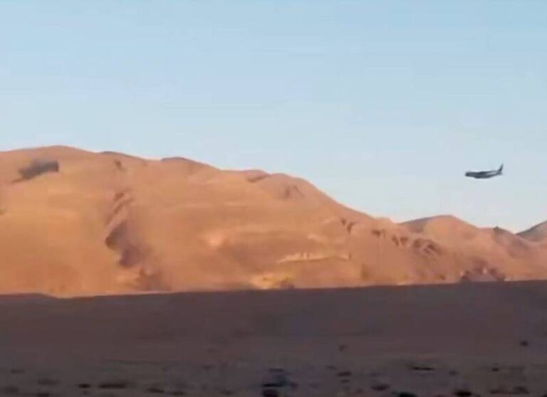 PLAY948-熱門新聞-【絕密救援】 C-130 飛不走換它上！美軍「最神祕部隊」低空馳援 震撼畫面首度流出！